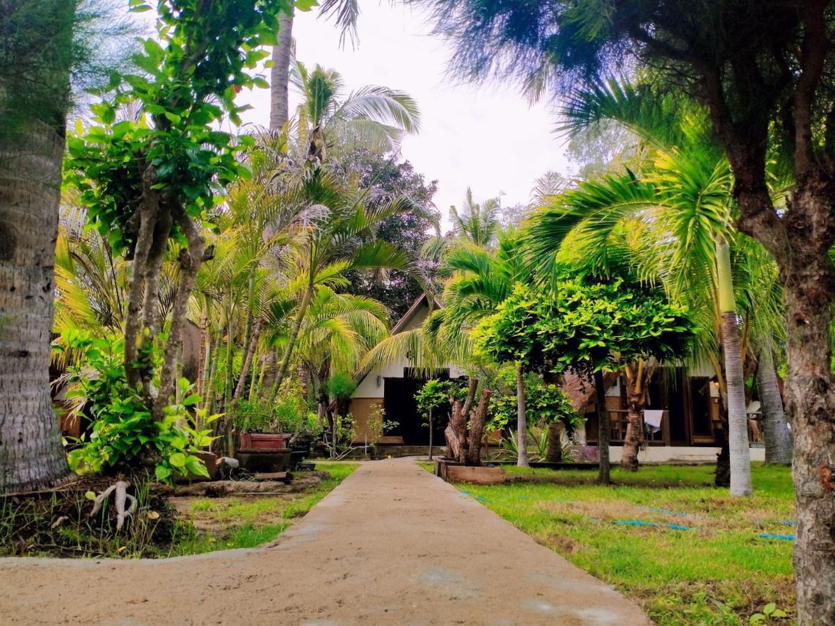 Tunai Cottages Gili Meno Exterior photo