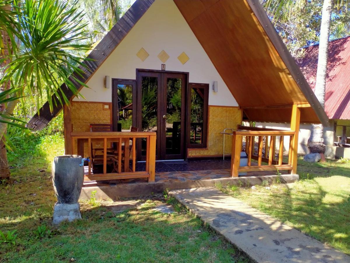 Tunai Cottages Gili Meno Exterior photo
